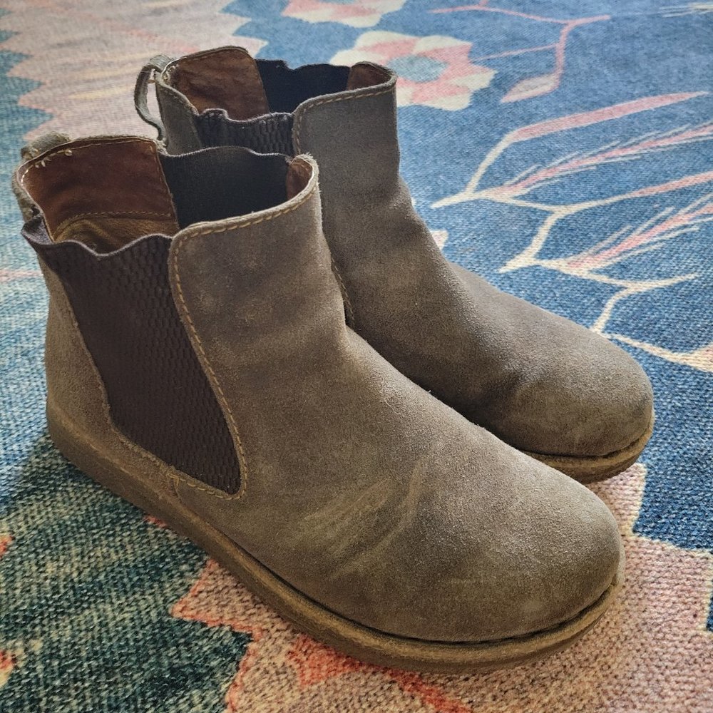 Born suede ankle boot size 7
